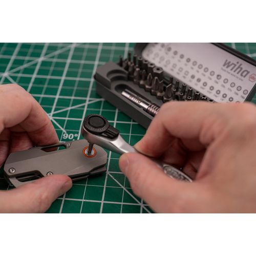74958 - Wiha 74958 - 32-Piece GoBox Security Bit Set with Mini Ratchet